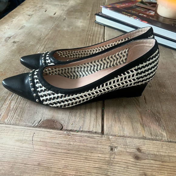 Stuart Weitzman Black and Cream Woven Wedges shoes - Picture 5 of 14